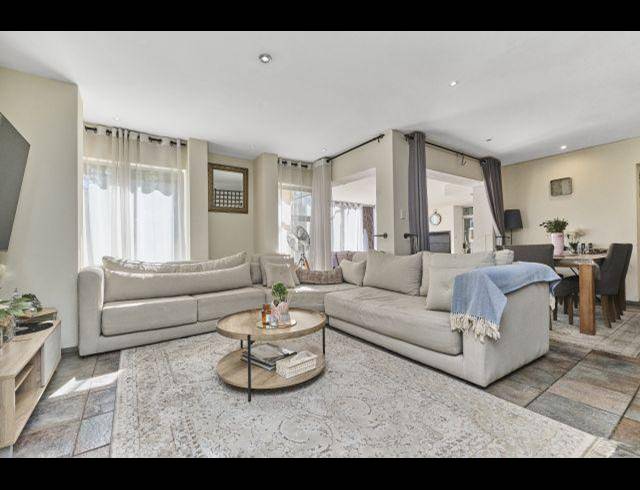 4 BEDROOM CLUSTER FOR SALE IN SUNNINGHILL